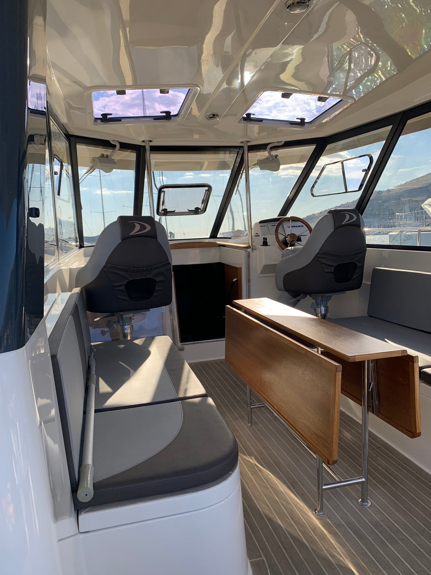 Schiff Yacht Motoryacht Motorboot Delphia Yachts Escape 1350