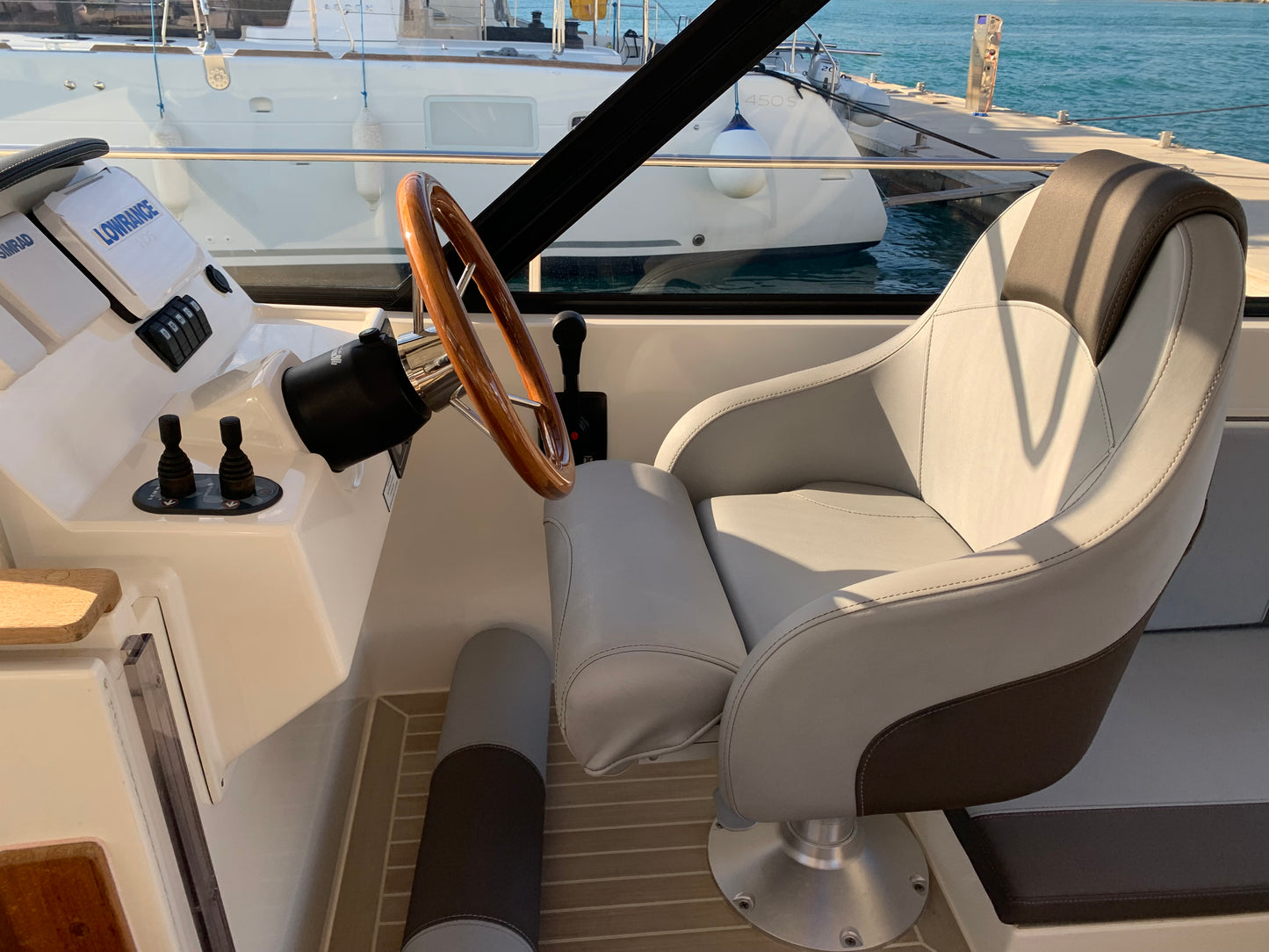 Schiff Yacht Motoryacht Motorboot Delphia Yachts Escape 1350