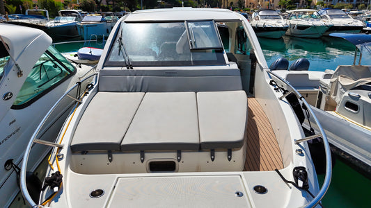 Beneteau Gran Turismo 32 Yacht Motoryacht Boot Motorboot Schiff