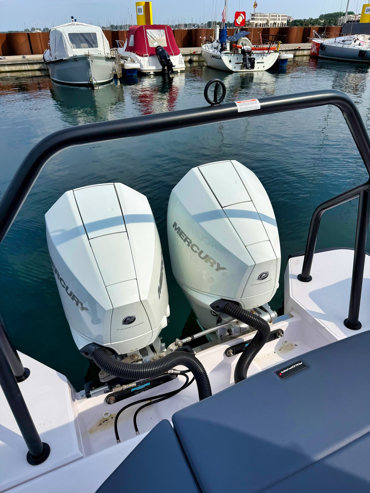 Axopar 28 Cabin CC Motoryacht Yacht Boot Schiff