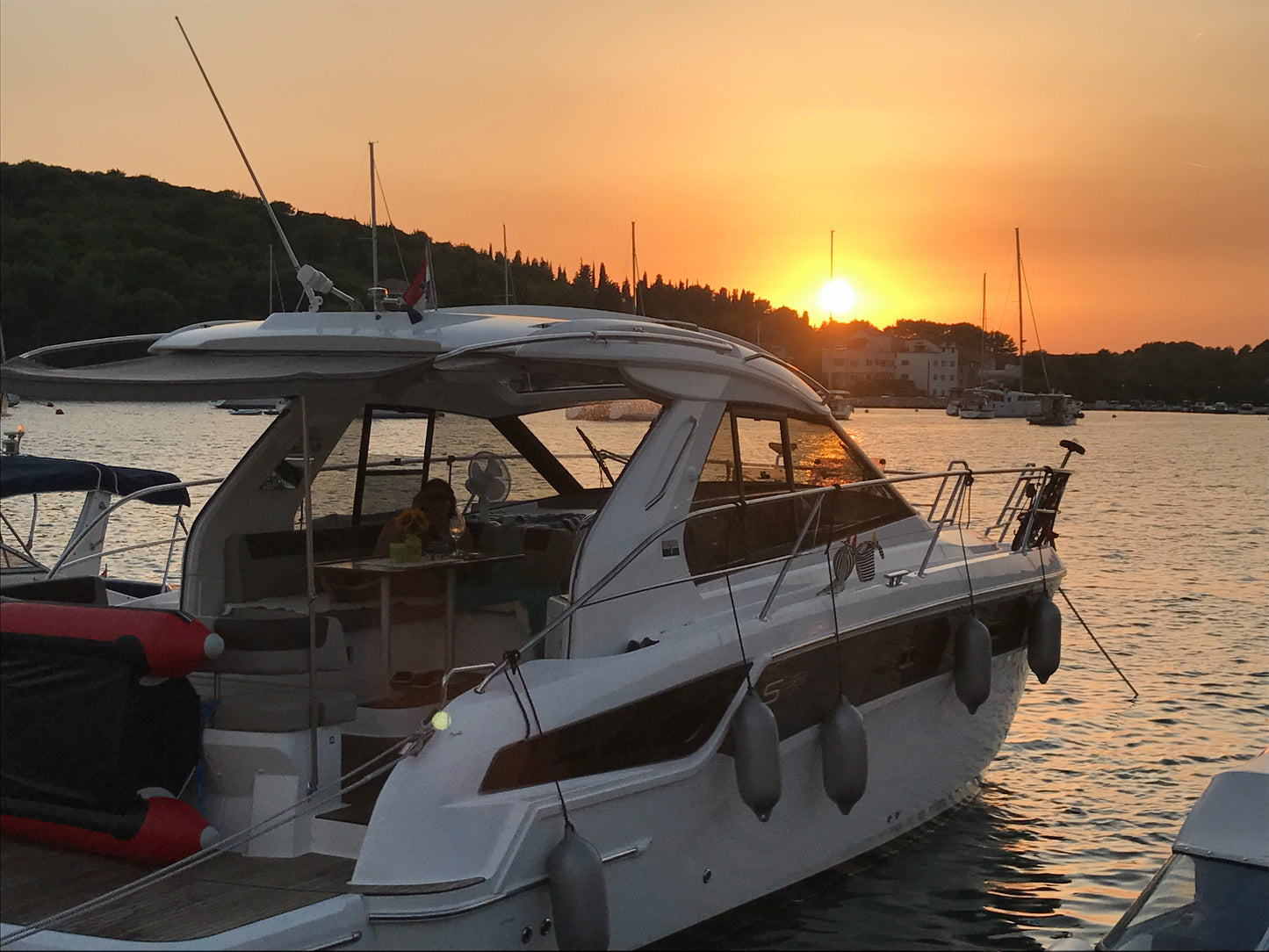 Bavaria 36 HT Hardtop Motoryacht Yacht Boot Schiff