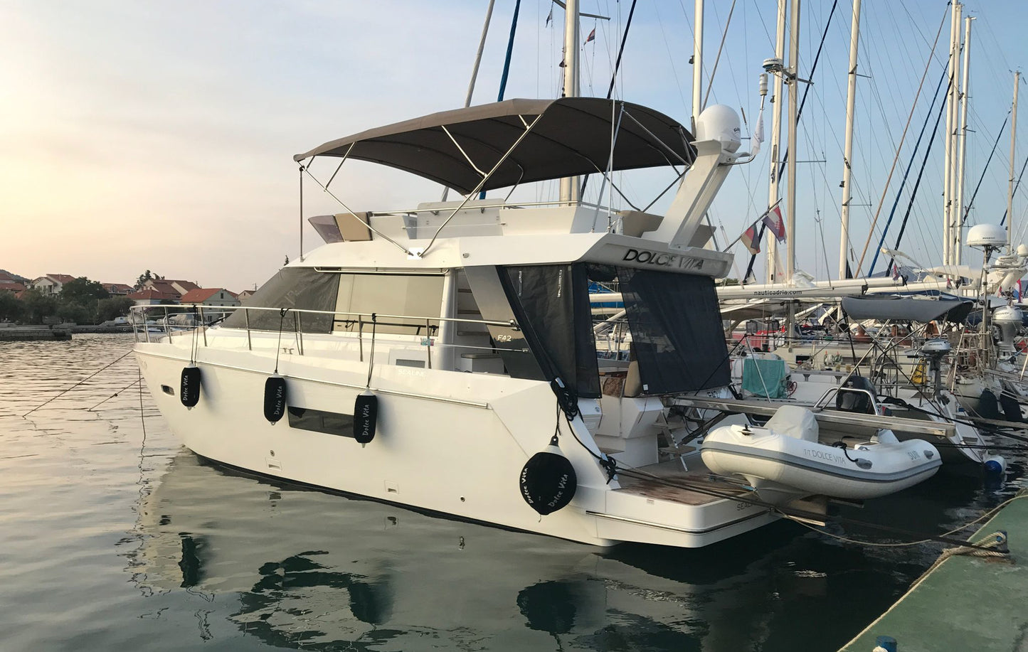 Sealine F 42 Fly Flybridge IPS Motoryacht Yacht Boot Schiff