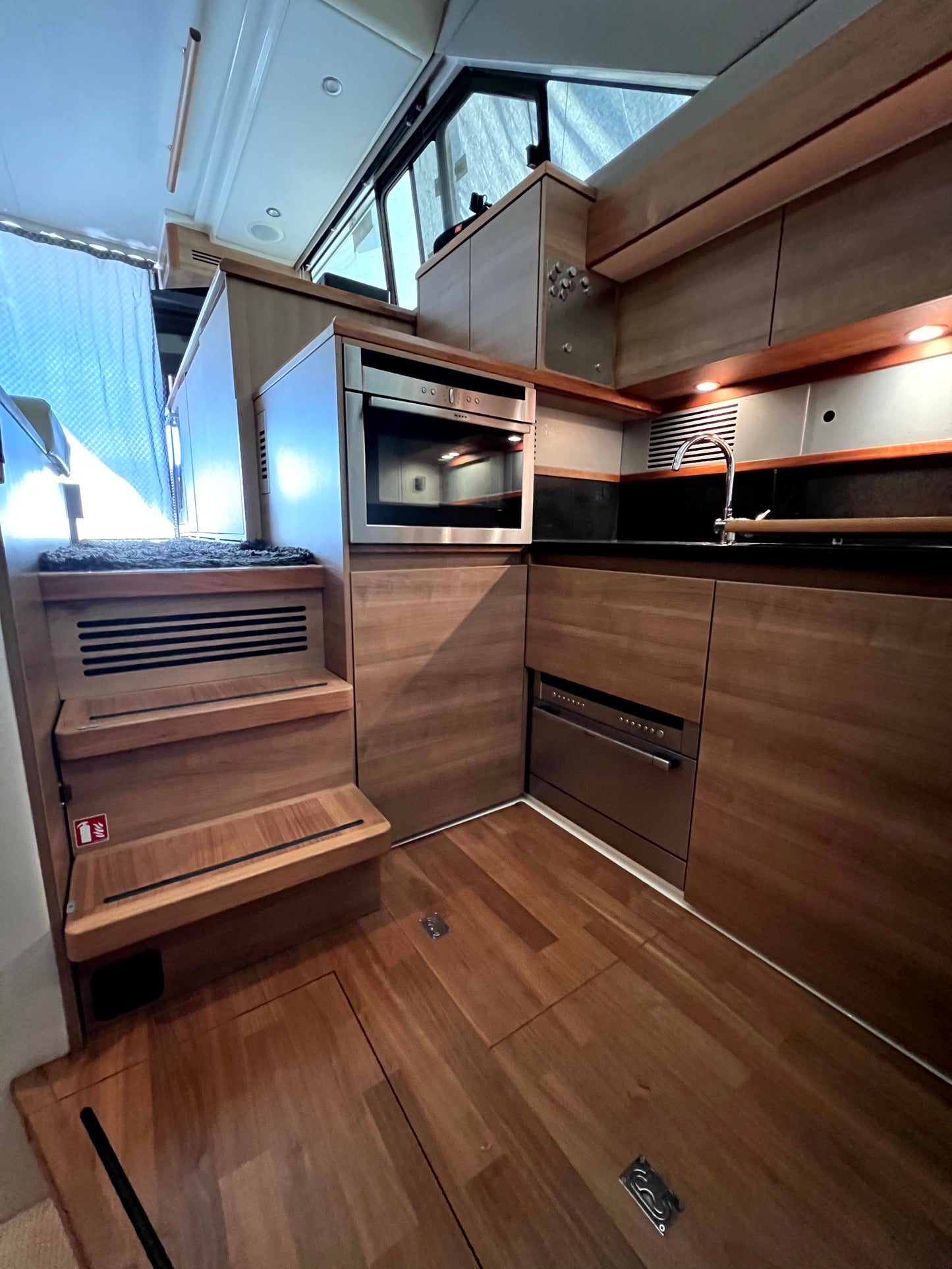 Sealine F 42 Fly Flybridge IPS Motoryacht Yacht Boot Schiff