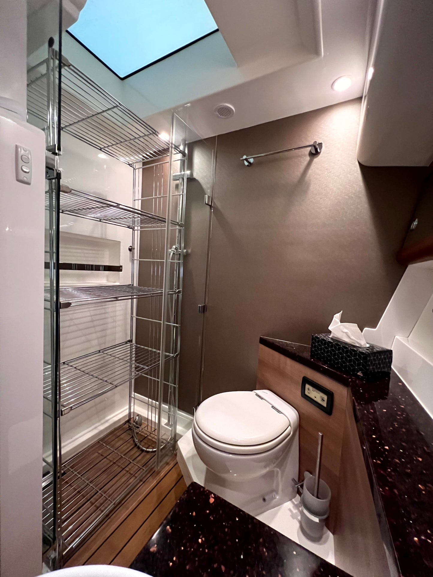 Sealine F 42 Fly Flybridge IPS Motoryacht Yacht Boot Schiff