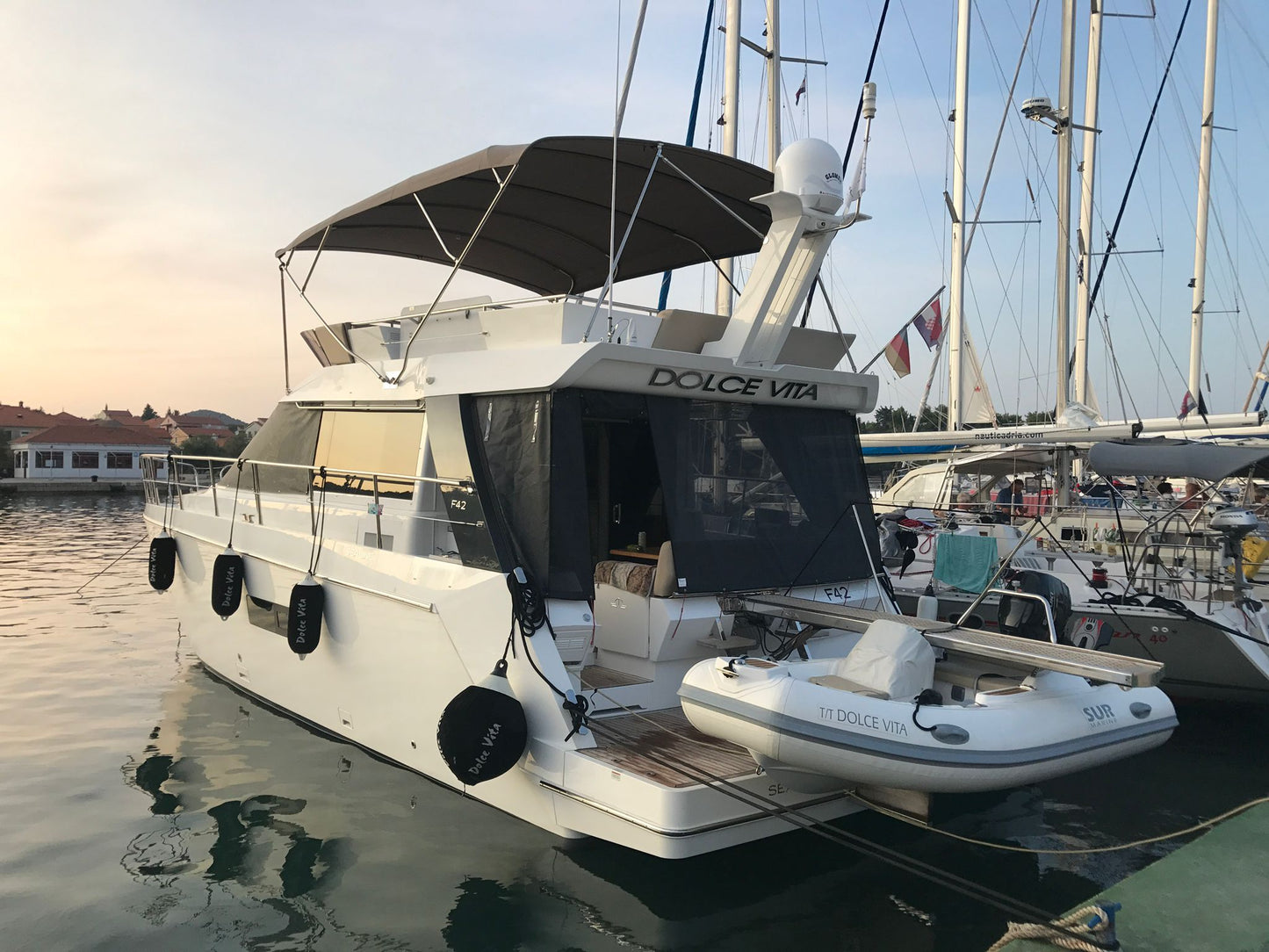 Sealine F 42 Fly Flybridge IPS Motoryacht Yacht Boot Schiff