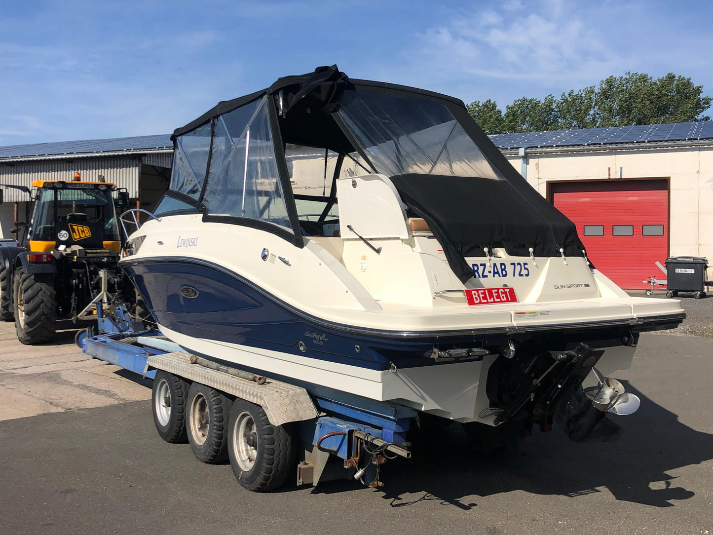 Sea Ray 230 Sundancer Boot mit 250PS MPI Baujahr 2017
