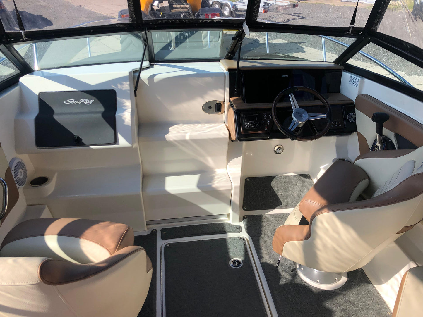 Sea Ray 230 Sundancer Boot mit 250PS MPI Baujahr 2017