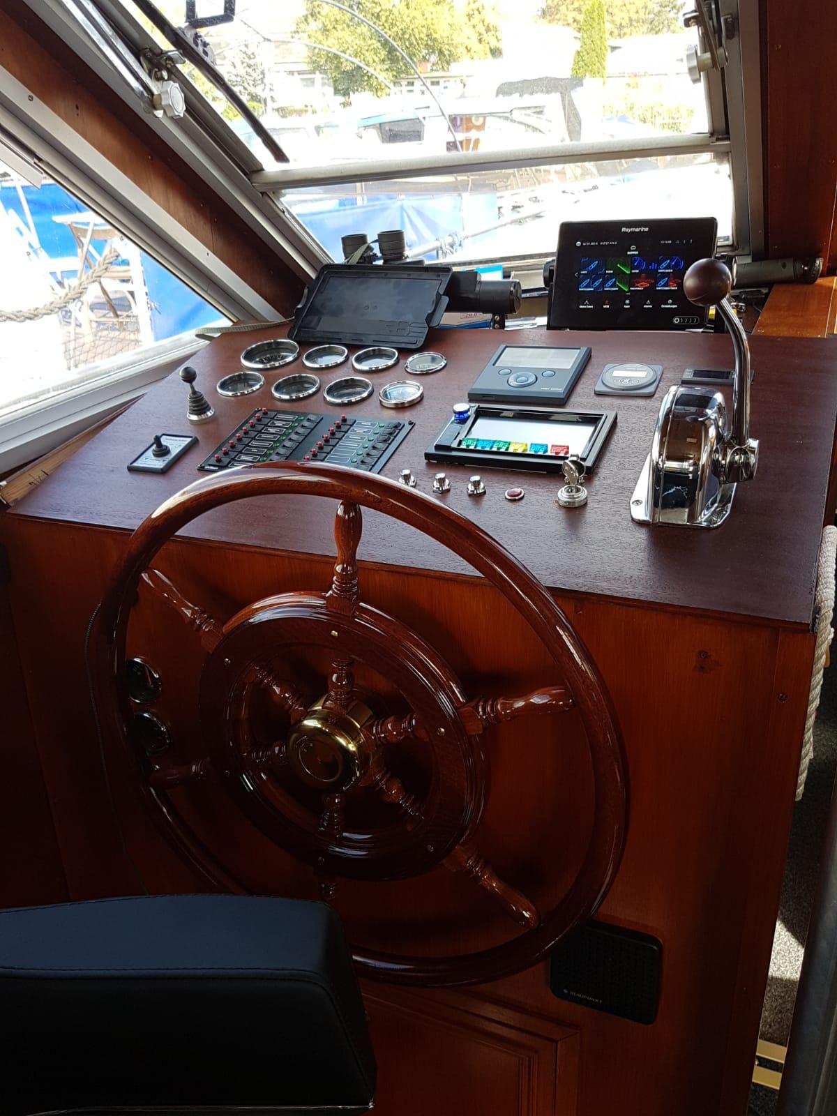 Veerdörn 1300 Motoryacht Boot Motorboot mit Liegeplatz