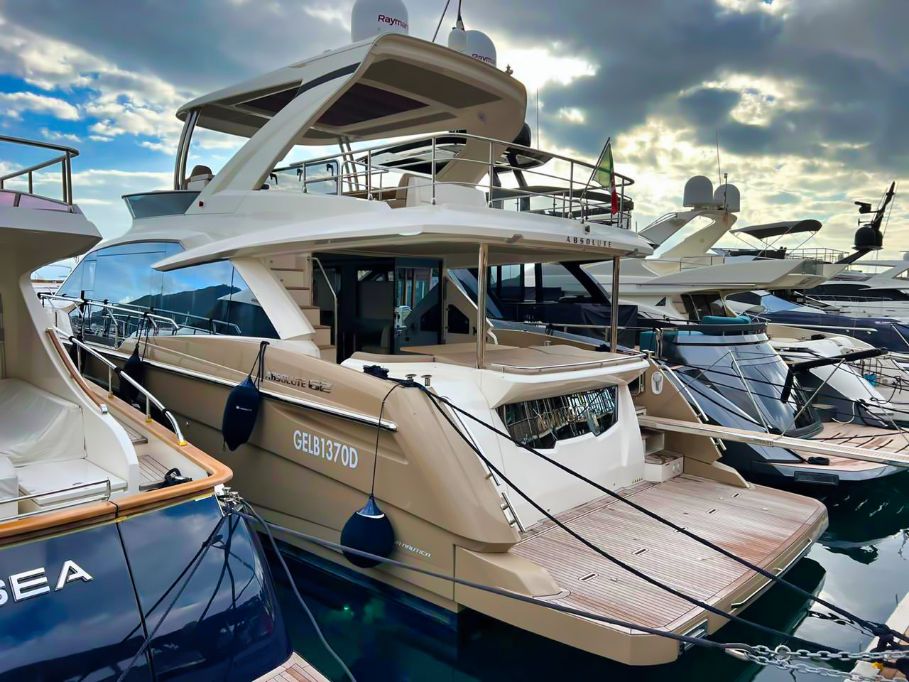 Absolute 62 Fly Flybridge Yacht Motoryacht Boot Motorboot Schiff