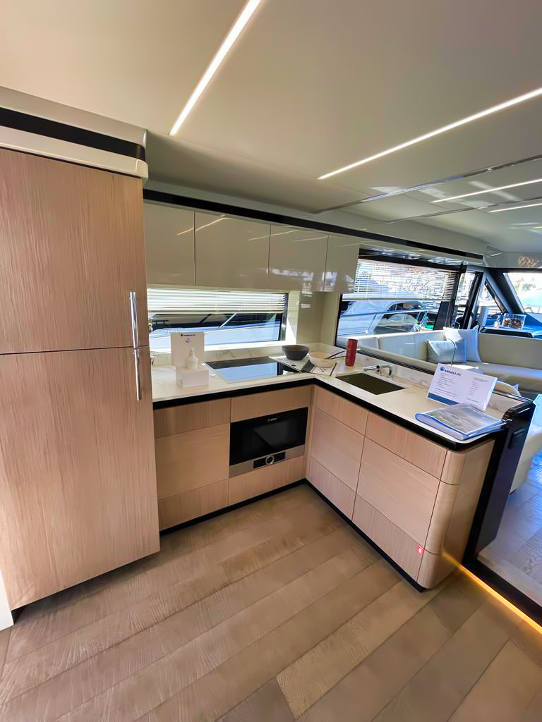 Absolute 62 Fly Flybridge Yacht Motoryacht Boot Motorboot Schiff