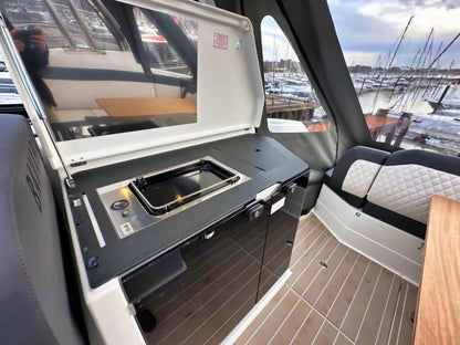 Bavaria SR35 Baujahr 2024 Vorführyacht Motoryacht Motorboot Boot