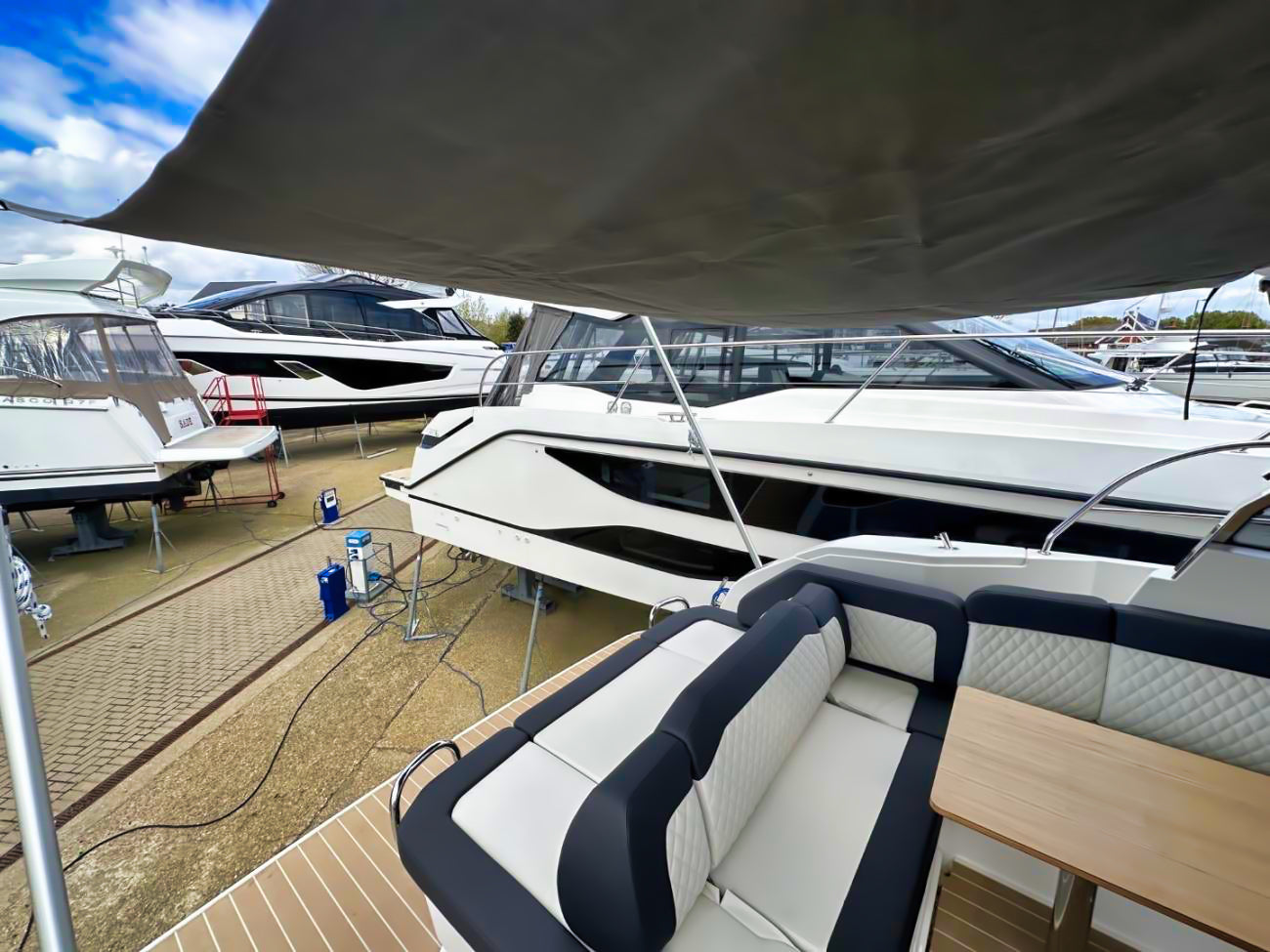 Bavaria SR35 Baujahr 2024 Vorführyacht Motoryacht Motorboot Boot