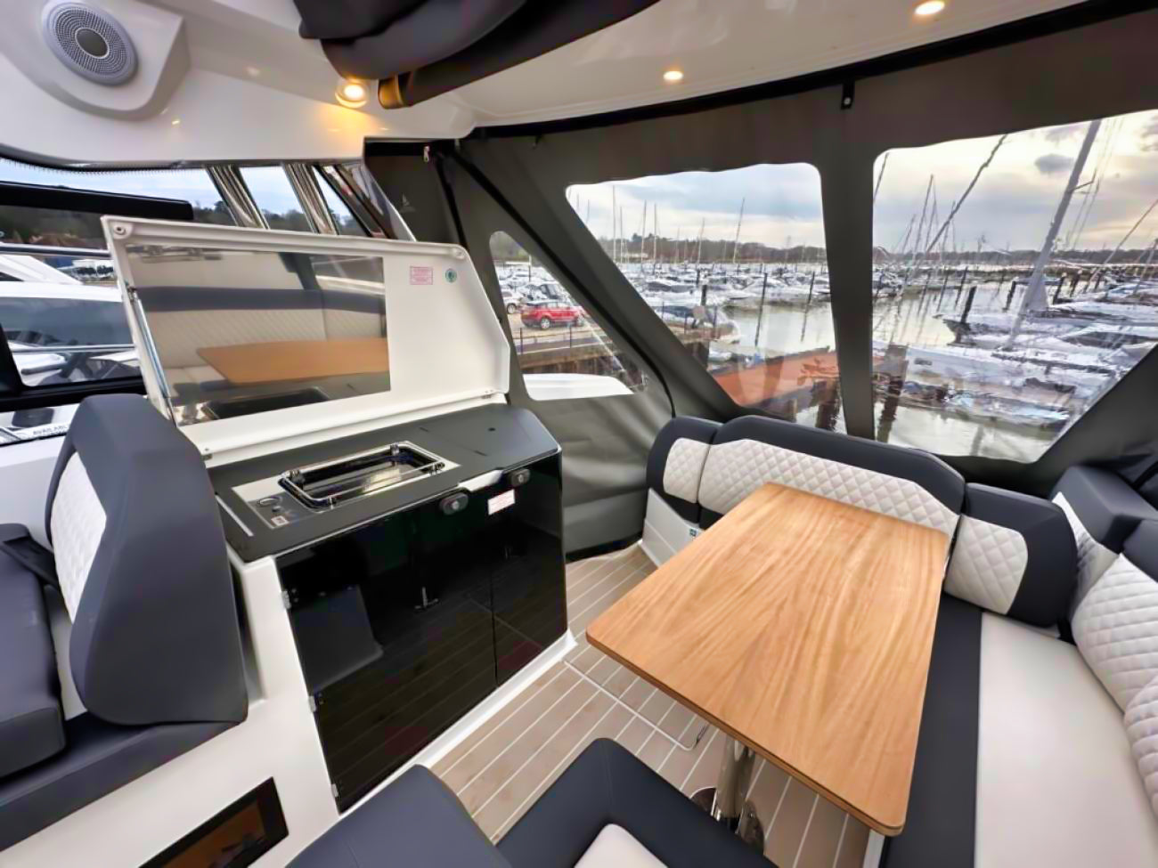 Bavaria SR35 Baujahr 2024 Vorführyacht Motoryacht Motorboot Boot