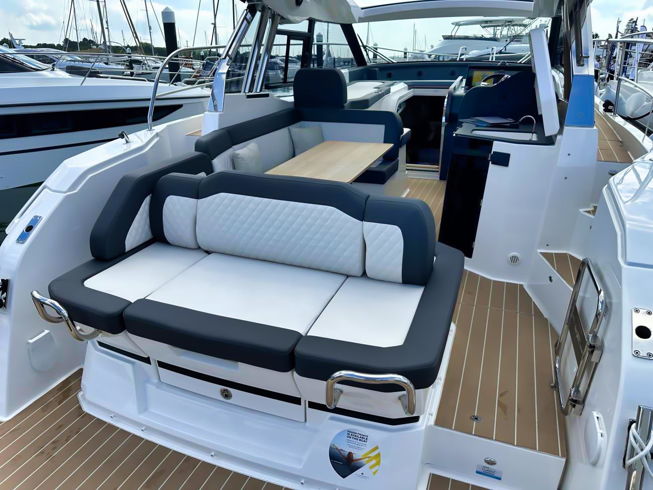 Bavaria SR35 Baujahr 2024 Vorführyacht Motoryacht Motorboot Boot