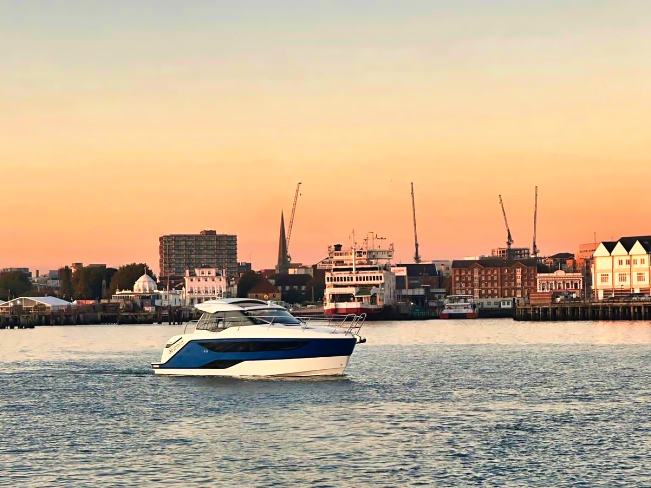 Bavaria SR35 Baujahr 2024 Vorführyacht Motoryacht Motorboot Boot