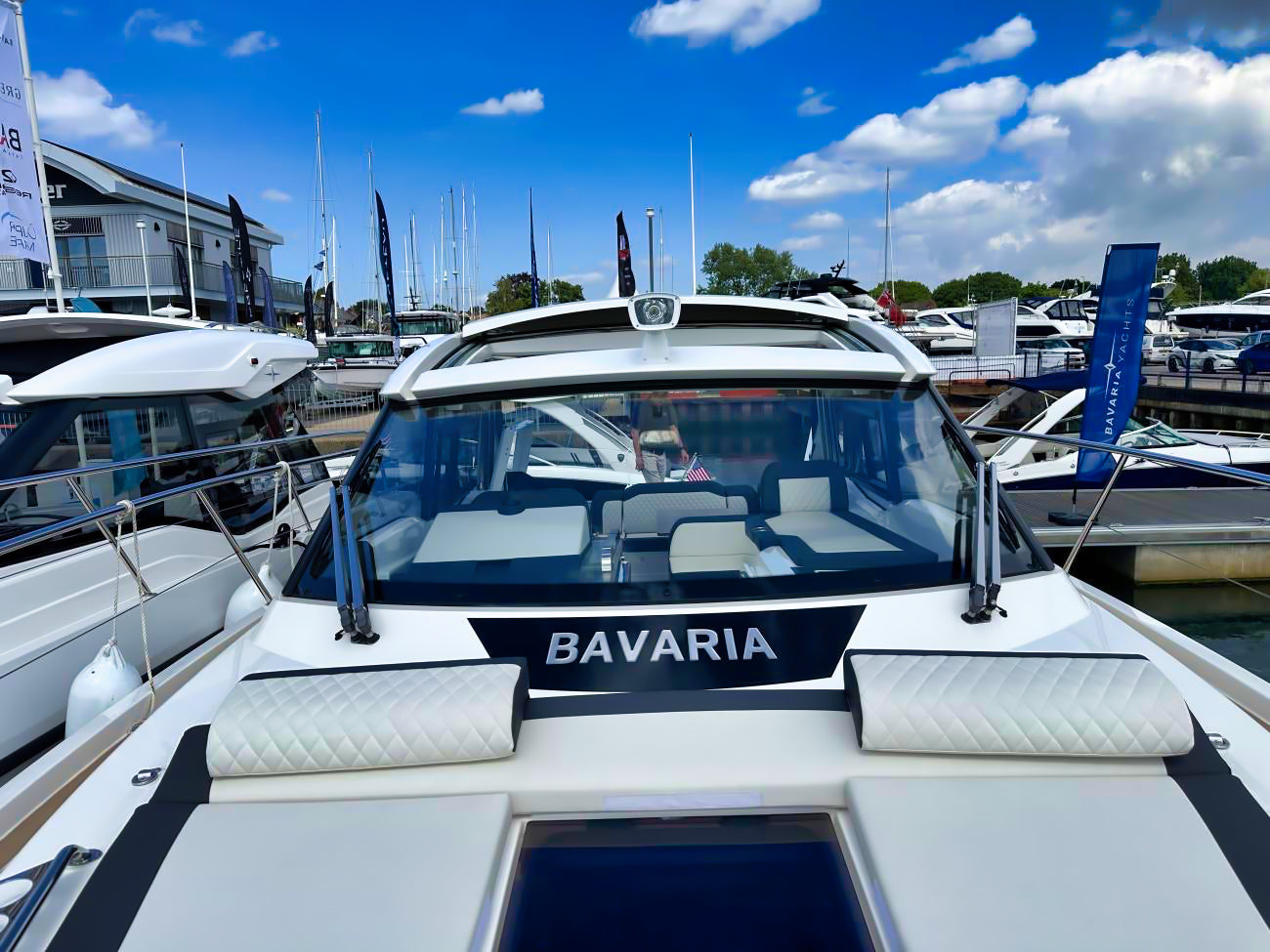 Bavaria SR35 Baujahr 2024 Vorführyacht Motoryacht Motorboot Boot