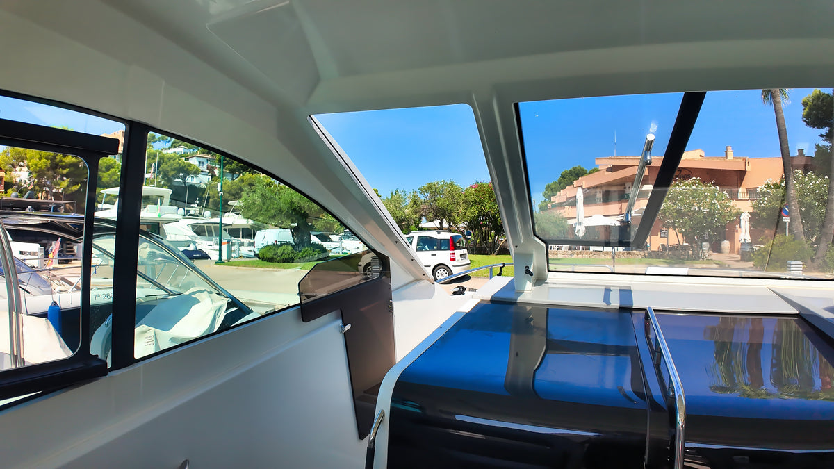 Beneteau Gran Turismo 32 Yacht Motoryacht Boot Motorboot Schiff