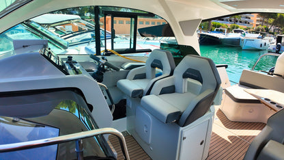 Beneteau Gran Turismo 32 Yacht Motoryacht Boot Motorboot Schiff
