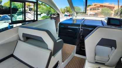 Beneteau Gran Turismo 32 Yacht Motoryacht Boot Motorboot Schiff