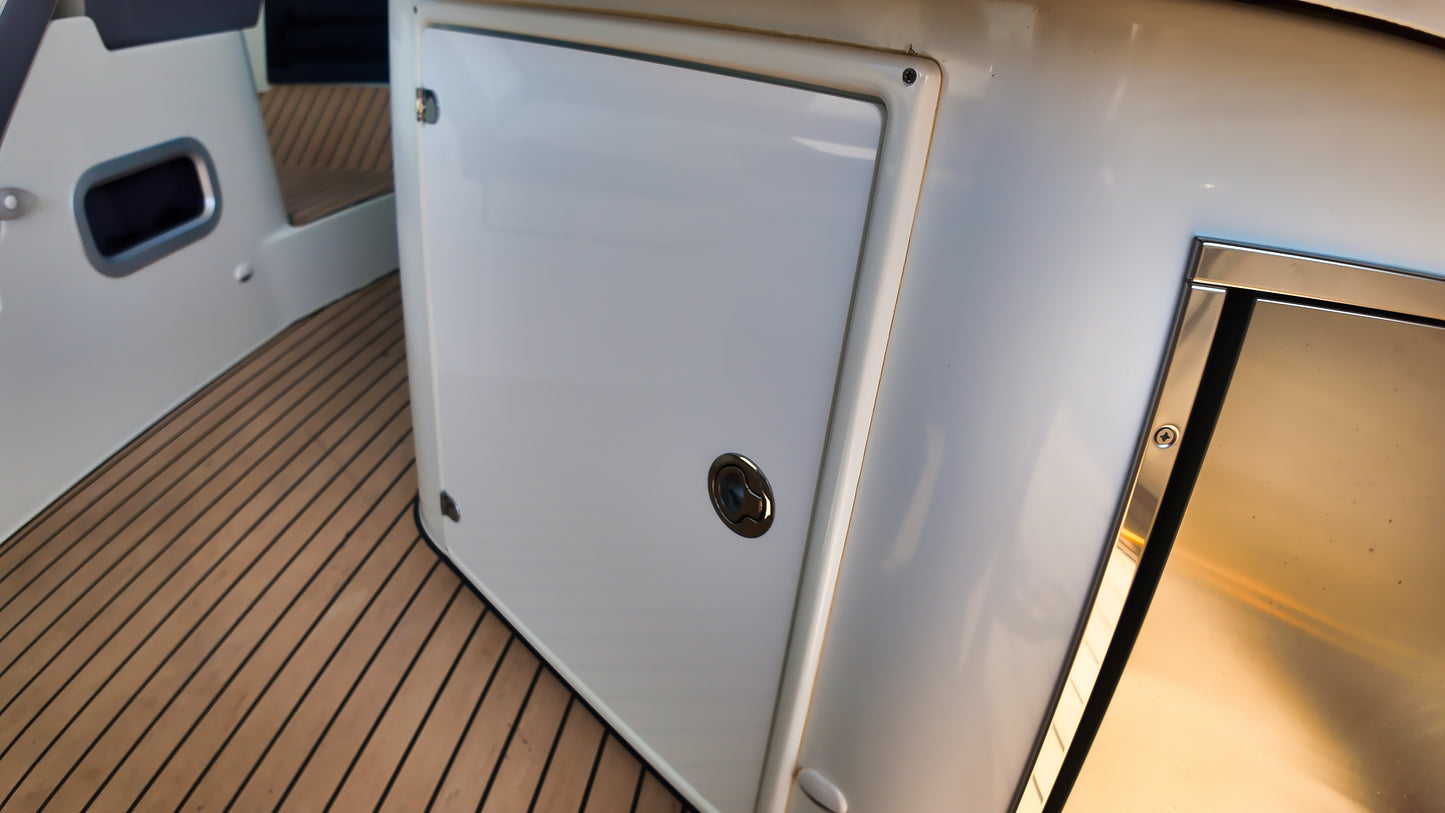Beneteau Gran Turismo 32 Yacht Motoryacht Boot Motorboot Schiff