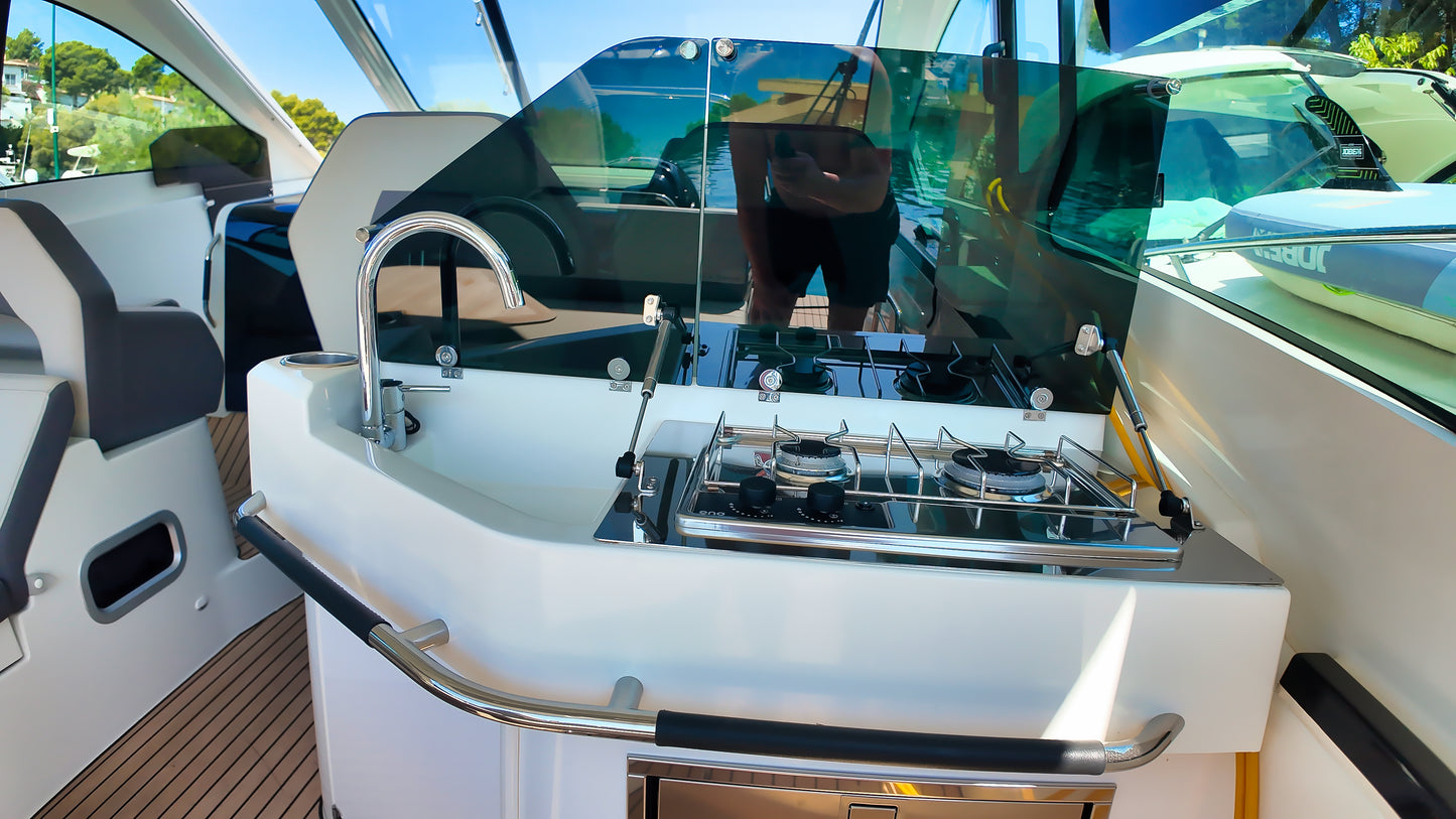 Beneteau Gran Turismo 32 Yacht Motoryacht Boot Motorboot Schiff