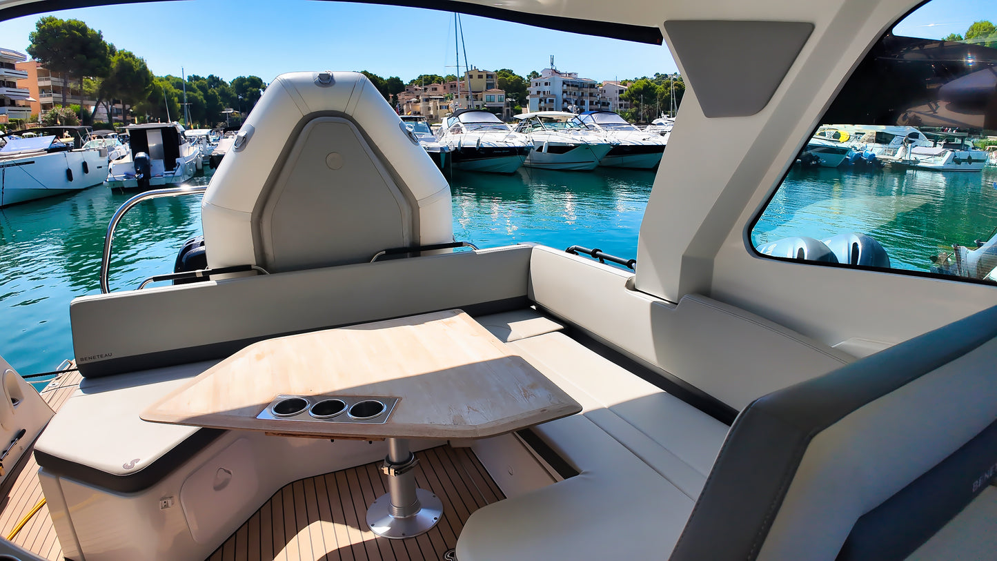 Beneteau Gran Turismo 32 Yacht Motoryacht Boot Motorboot Schiff