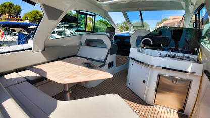 Beneteau Gran Turismo 32 Yacht Motoryacht Boot Motorboot Schiff