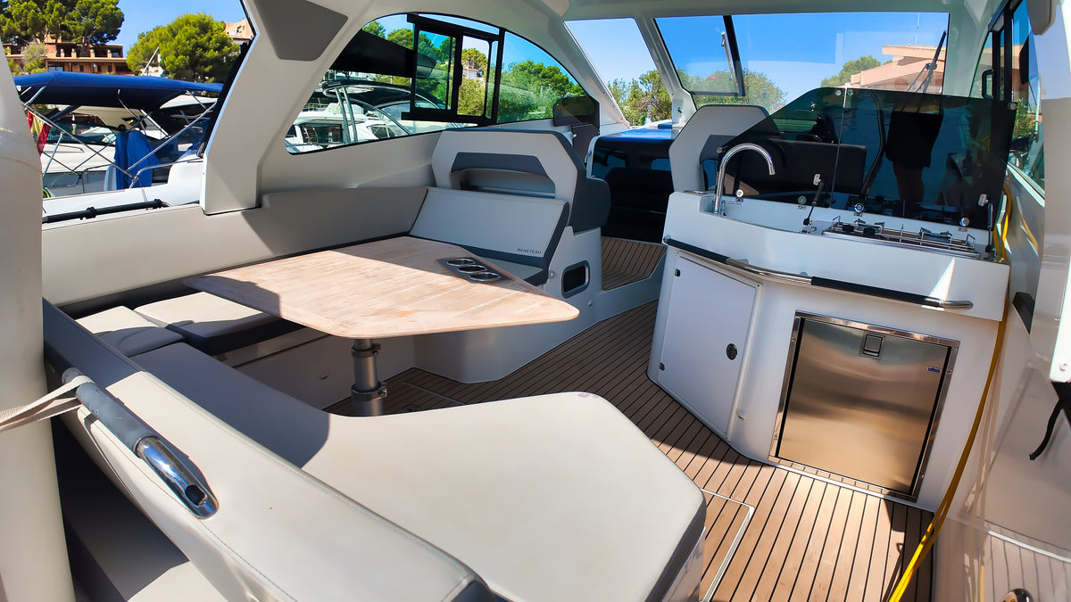 Beneteau Gran Turismo 32 Yacht Motoryacht Boot Motorboot Schiff