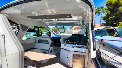 Beneteau Gran Turismo 32 Yacht Motoryacht Boot Motorboot Schiff