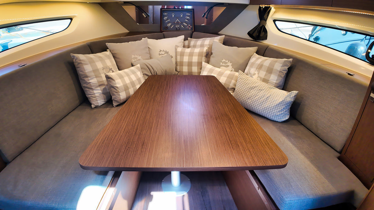 Beneteau Gran Turismo 32 Yacht Motoryacht Boot Motorboot Schiff