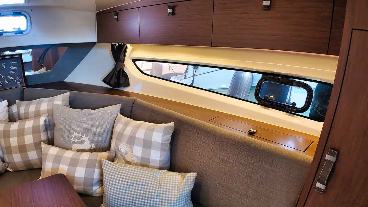 Beneteau Gran Turismo 32 Yacht Motoryacht Boot Motorboot Schiff