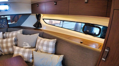 Beneteau Gran Turismo 32 Yacht Motoryacht Boot Motorboot Schiff