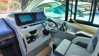 Beneteau Gran Turismo 32 Yacht Motoryacht Boot Motorboot Schiff