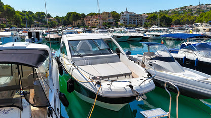 Beneteau Gran Turismo 32 Yacht Motoryacht Boot Motorboot Schiff