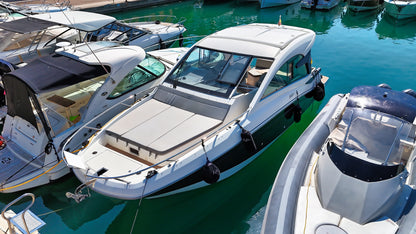 Beneteau Gran Turismo 32 Yacht Motoryacht Boot Motorboot Schiff