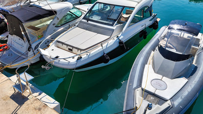 Beneteau Gran Turismo 32 Yacht Motoryacht Boot Motorboot Schiff