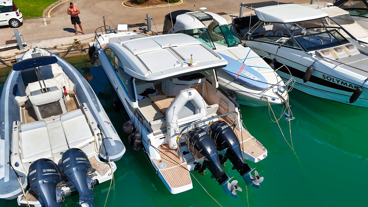 Beneteau Gran Turismo 32 Yacht Motoryacht Boot Motorboot Schiff