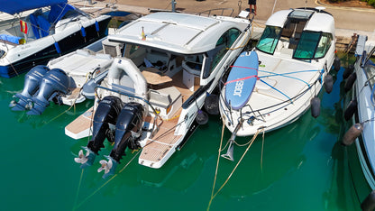 Beneteau Gran Turismo 32 Yacht Motoryacht Boot Motorboot Schiff