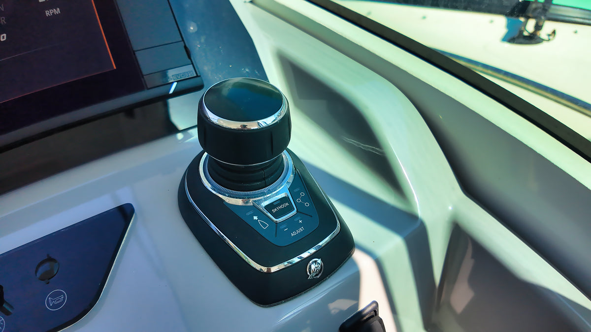 Beneteau Gran Turismo 32 Yacht Motoryacht Boot Motorboot Schiff