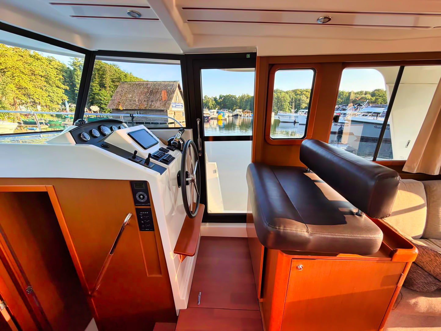 Beneteau Swift Trawler 34 Flybridge Fly Motoryacht Yacht Boot Schiff
