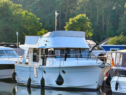 Beneteau Swift Trawler 34 Flybridge Fly Motoryacht Yacht Boot Schiff