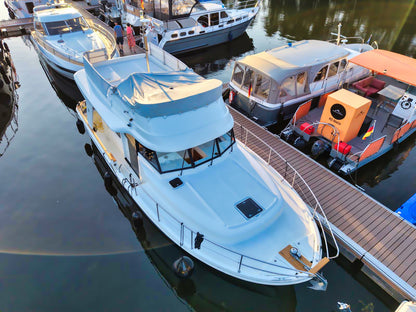 Beneteau Swift Trawler 34 Flybridge Fly Motoryacht Yacht Boot Schiff