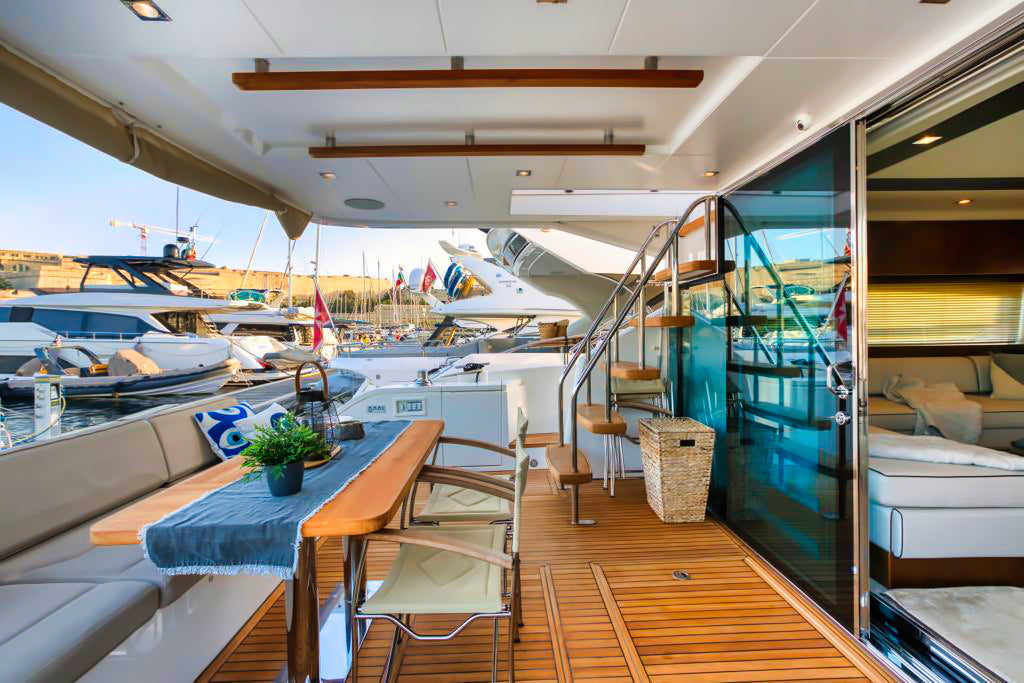 Fairline Squadron 65 Fly Flybridge Yacht Motoryacht Boot Motorboot Schiff