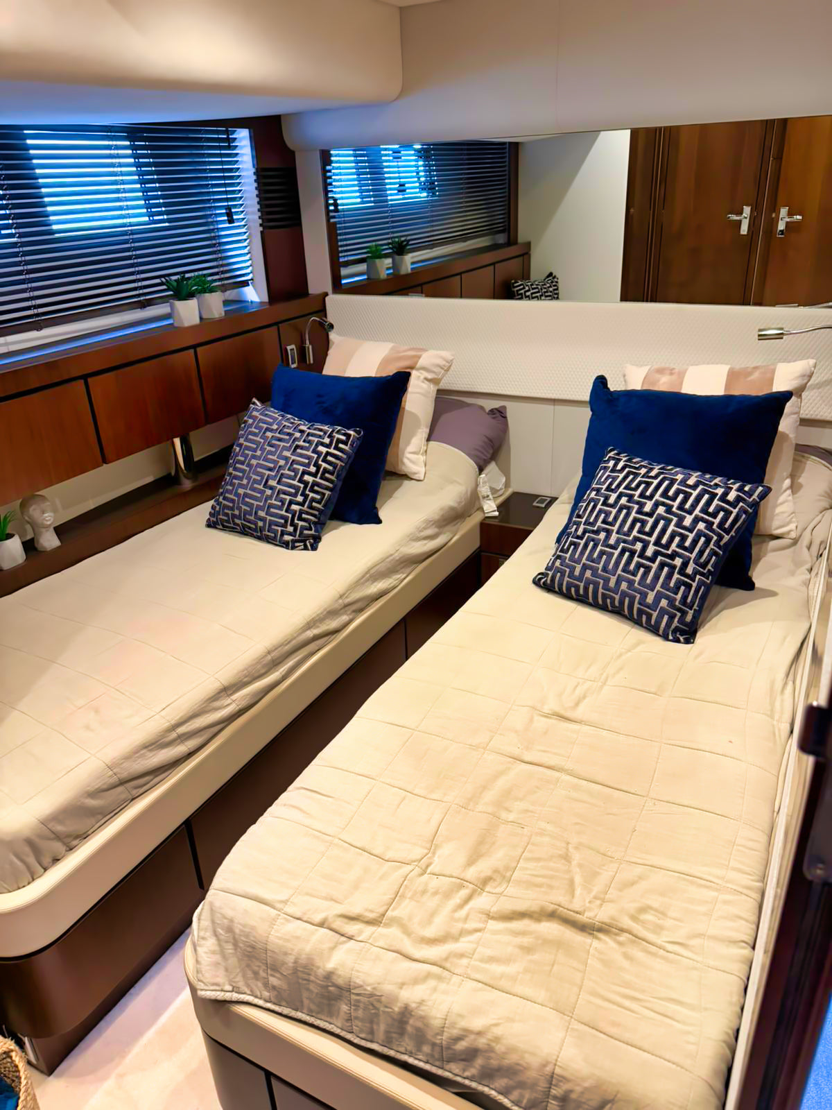 Fairline Squadron 65 Fly Flybridge Yacht Motoryacht Boot Motorboot Schiff