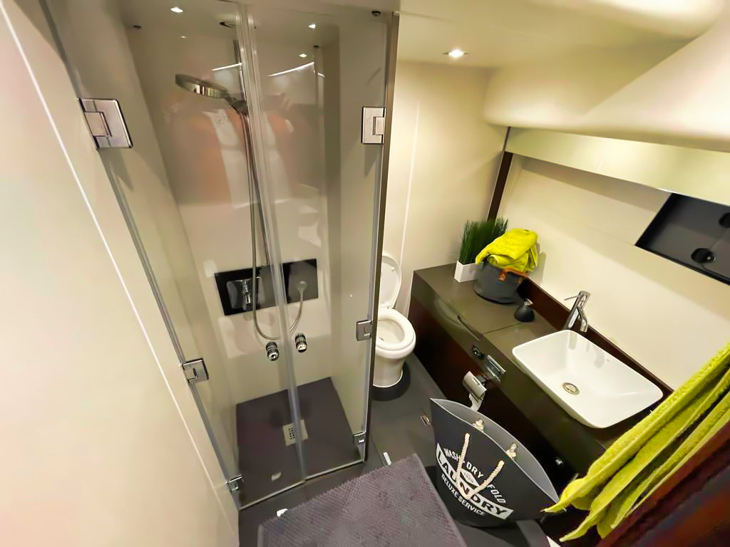 Fairline Squadron 65 Fly Flybridge Yacht Motoryacht Boot Motorboot Schiff