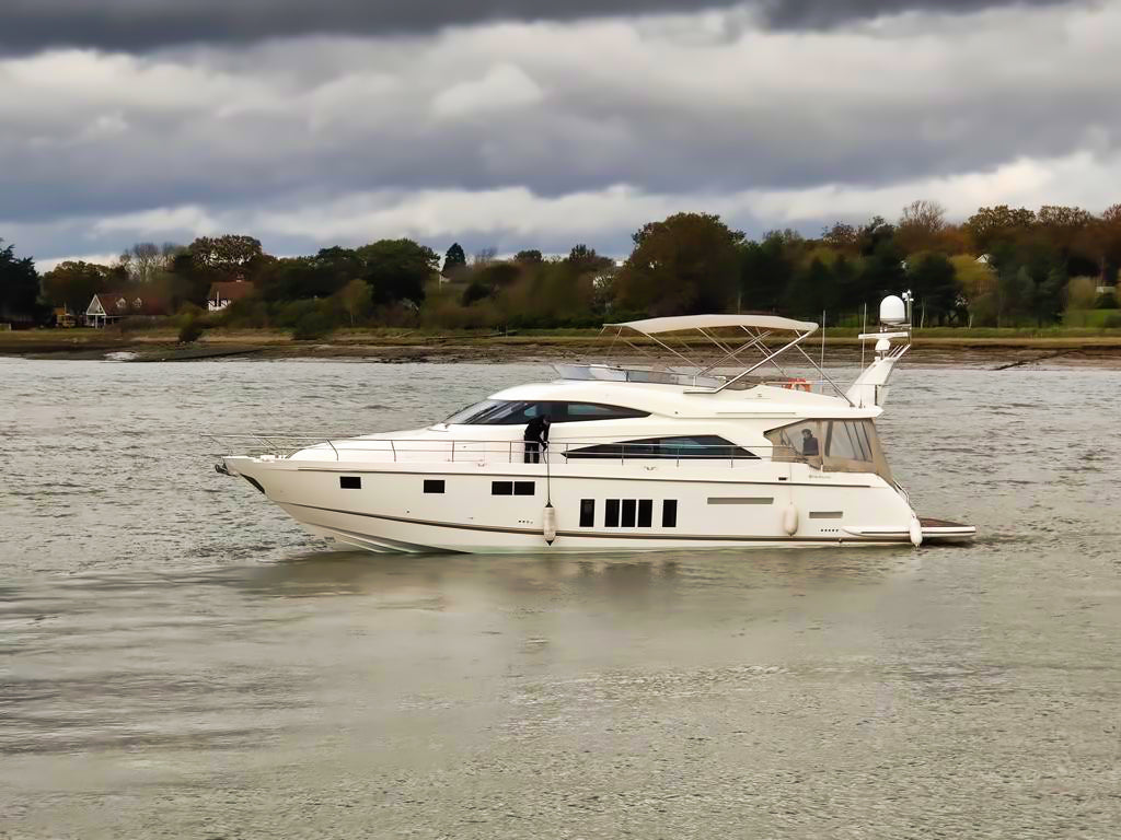 Fairline Squadron 65 Fly Flybridge Yacht Motoryacht Boot Motorboot Schiff