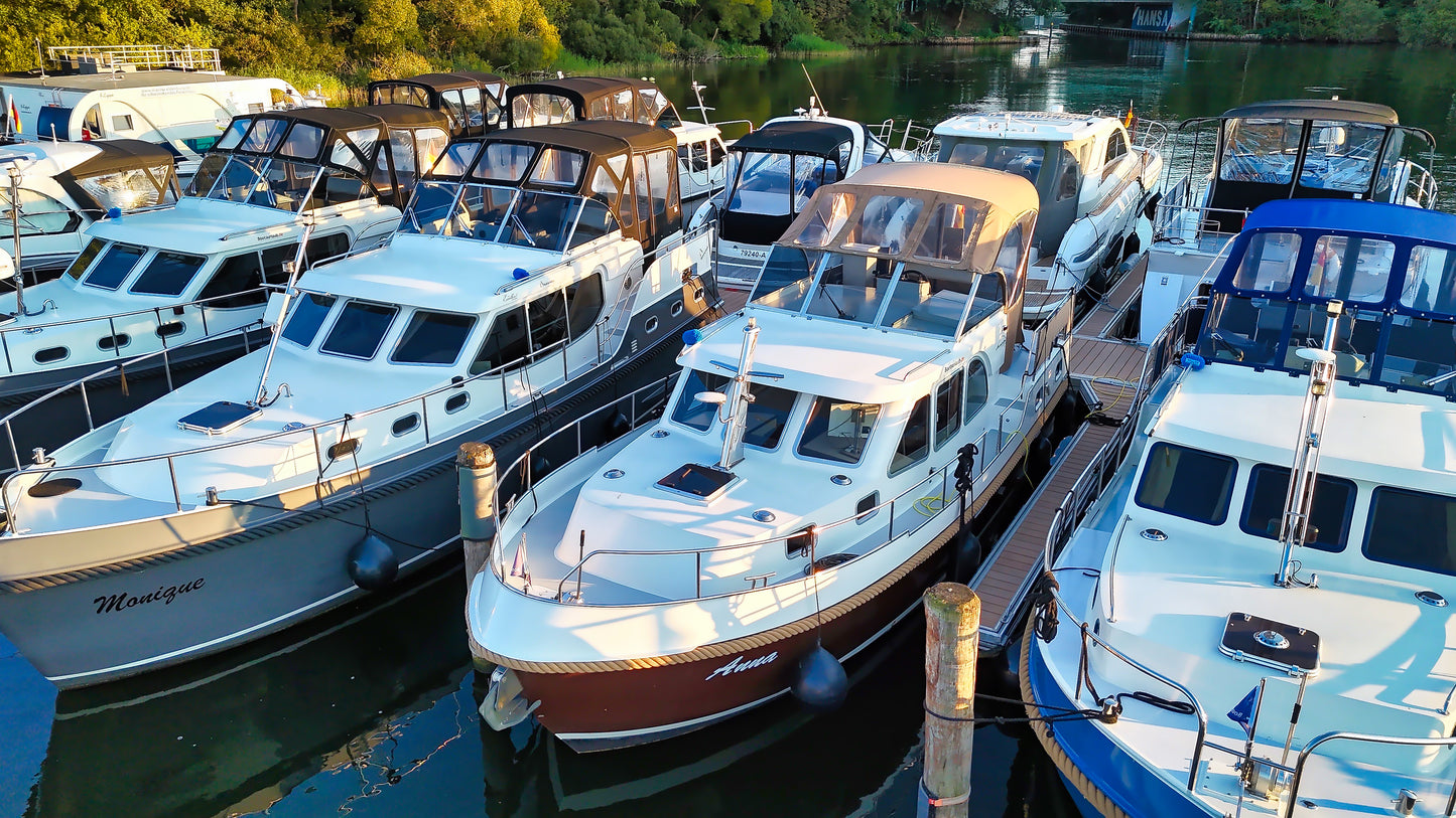 Aventura 34 AK Yacht Motoryacht Motorboot Boot Schiff