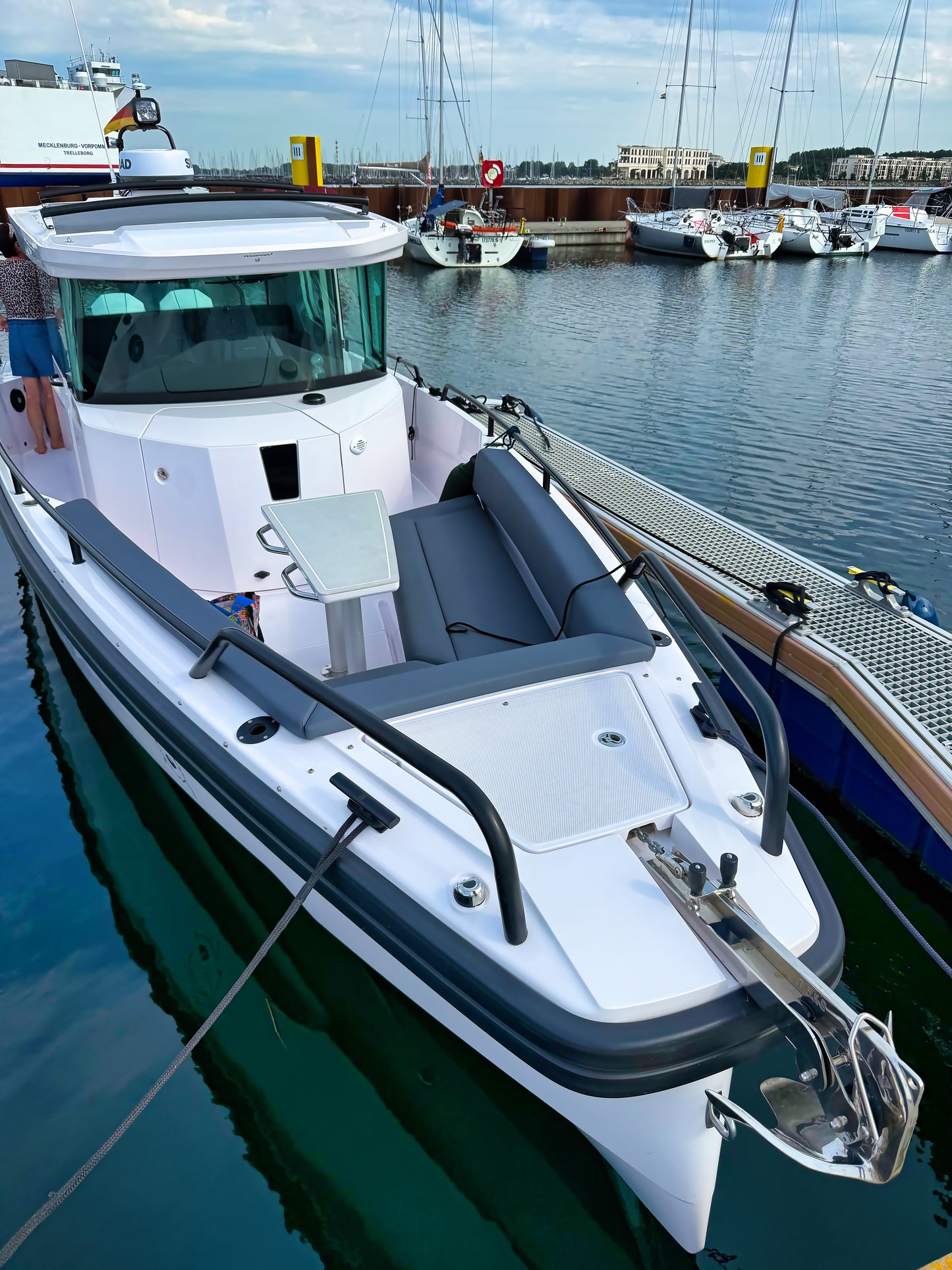 Axopar 28 Cabin CC Motoryacht Yacht Boot Schiff