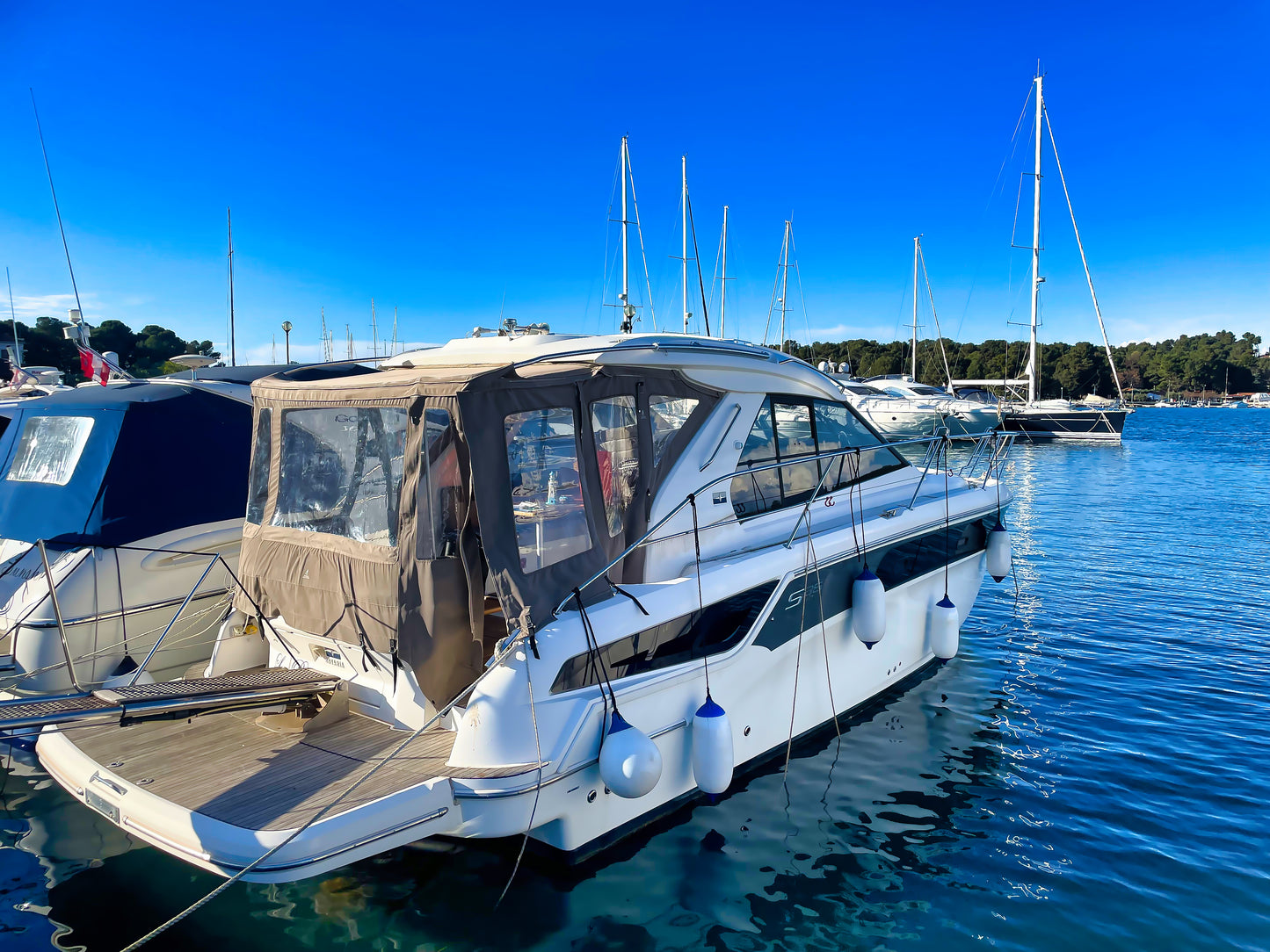 Bavaria 36 HT Hardtop Motoryacht Yacht Boot Schiff