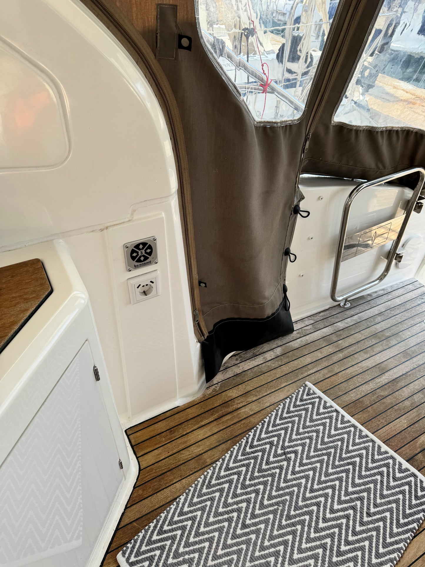 Bavaria 36 HT Hardtop Motoryacht Yacht Boot Schiff